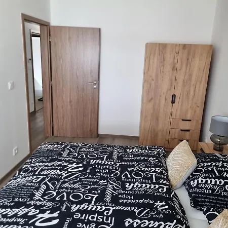 아파트 Cerna Ruze- 5 *