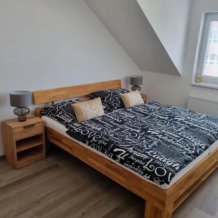 Cerna Ruze- 5 Apartment