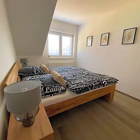 Cerna Ruze- 5 Plzeň