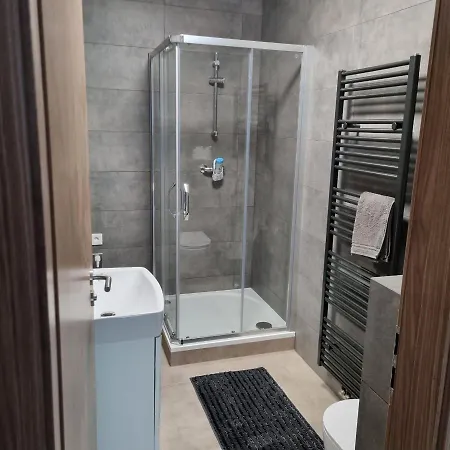Cerna Ruze- 5 Apartament *