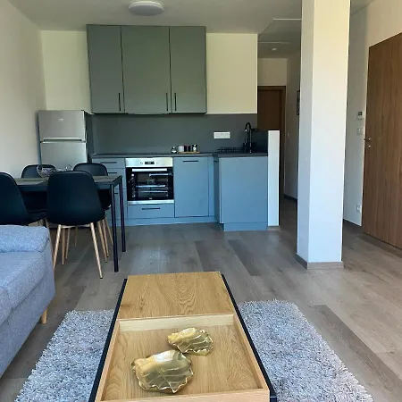 Cerna Ruze- 5 Apartament *
