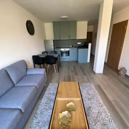 Cerna Ruze- 5 Apartament *